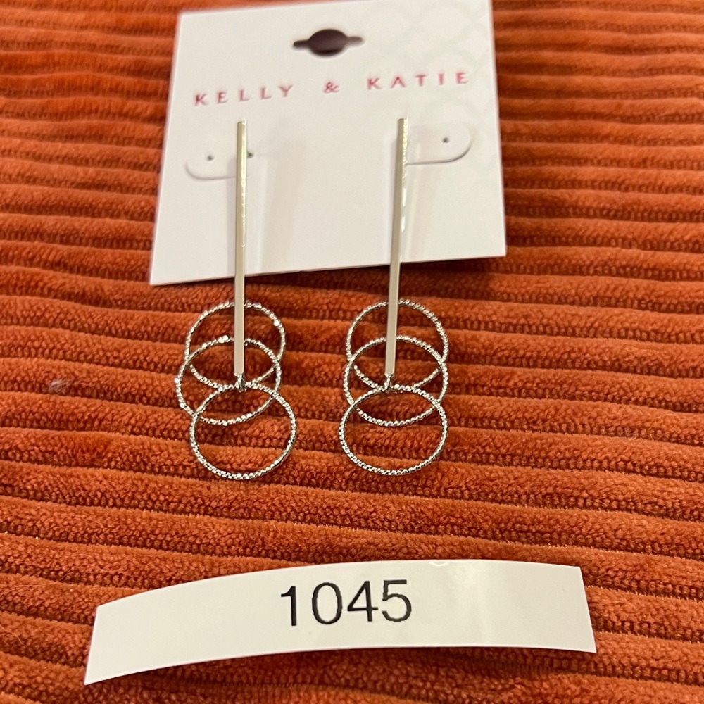 3/$18 Kelly & Katie Silver Triple Circle Drop Earrings Lot 1045 - Picture 4 of 5